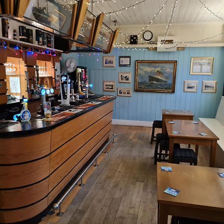 The Hope And Anchor Hotel Goodwick ภายนอก รูปภาพ