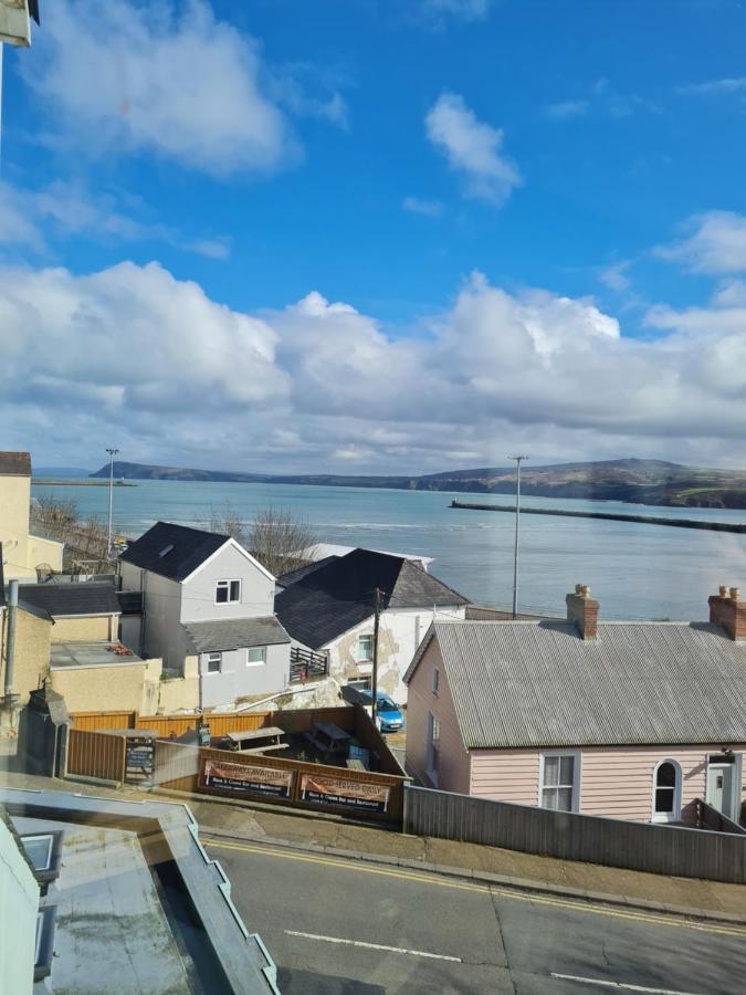 The Hope And Anchor Hotel Goodwick ภายนอก รูปภาพ