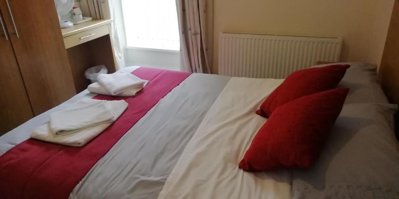 The Hope And Anchor Hotel Goodwick ภายนอก รูปภาพ