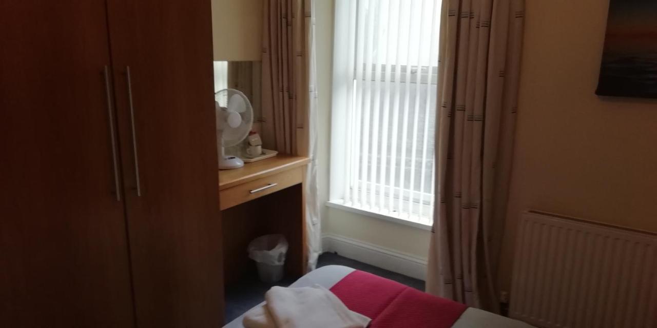 The Hope And Anchor Hotel Goodwick ภายนอก รูปภาพ